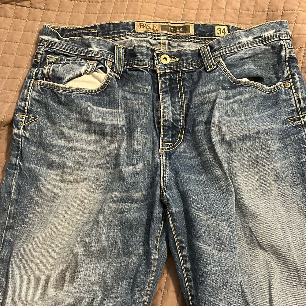 Cleaning out closet l. Still in great shape jeans BKE 34x32 Tyler.